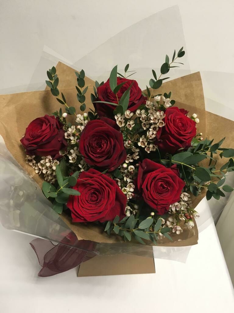 6 Red Roses