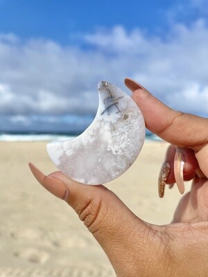 Mooning White Lace Agate Moon