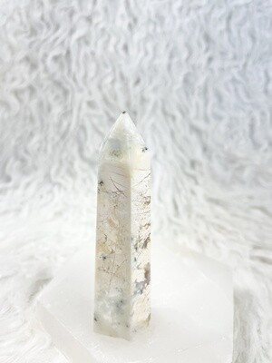 Creamy Delight Dendritic Agate Tower