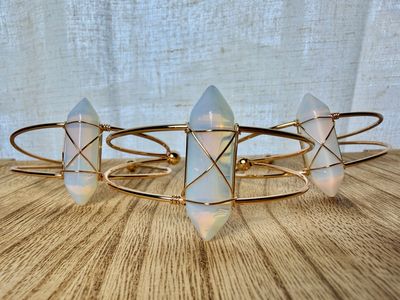 Crystal Point Cangle Bracelet
