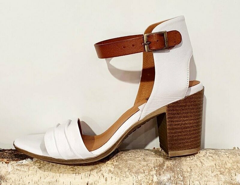 MizMooz Sommerschuh in Weiß MizMooz Sommerschuh in Weiß