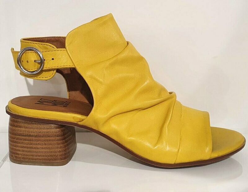 MizMooz Sommerschuh in Gelb MizMooz Sommerschuh in Gelb