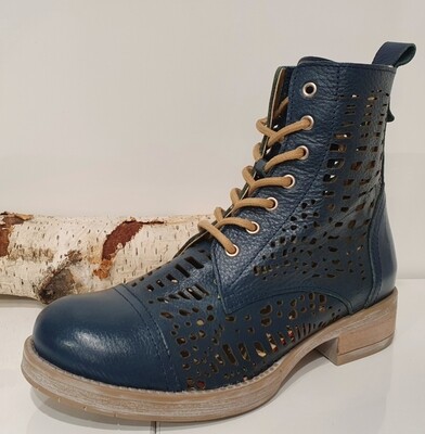Brako Stiefel mit Lochmuster in jeansblau