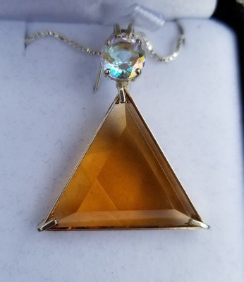 Siberian Gold Vogel with Mystic Topaz Siberian Gold Vogel with Mystic Topaz