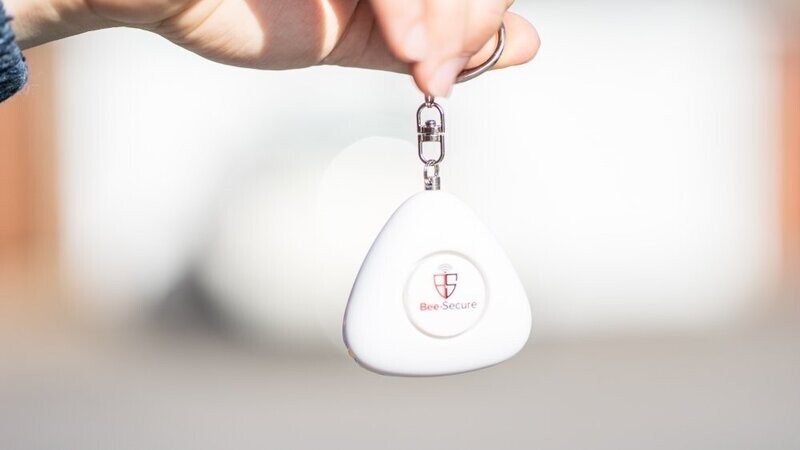 Bee-Secure: 130dB Triangle Personal Alarm &amp; LED Light