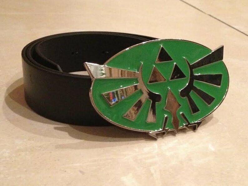 Legend of Zelda - Triforce Hylian Crest Buckle with belt