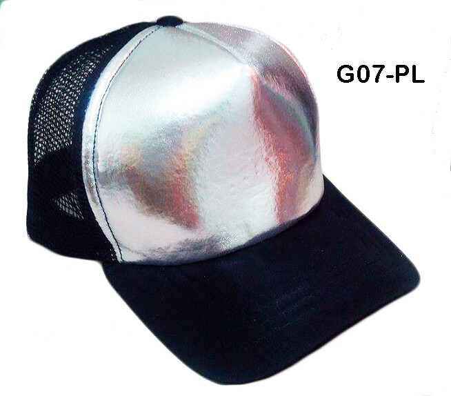 Gorra de malla y visera negra con frente color plata