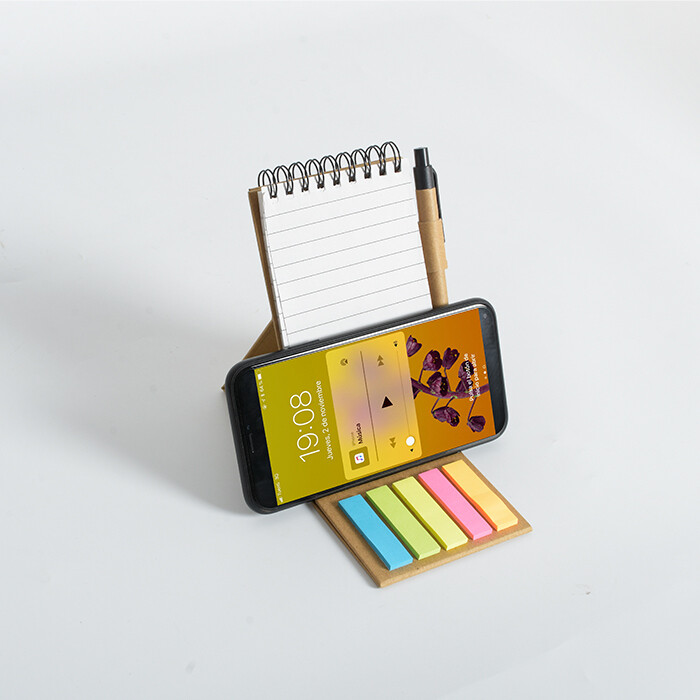 Libreta con pasta de cartón, banderines y bolígrafo.
