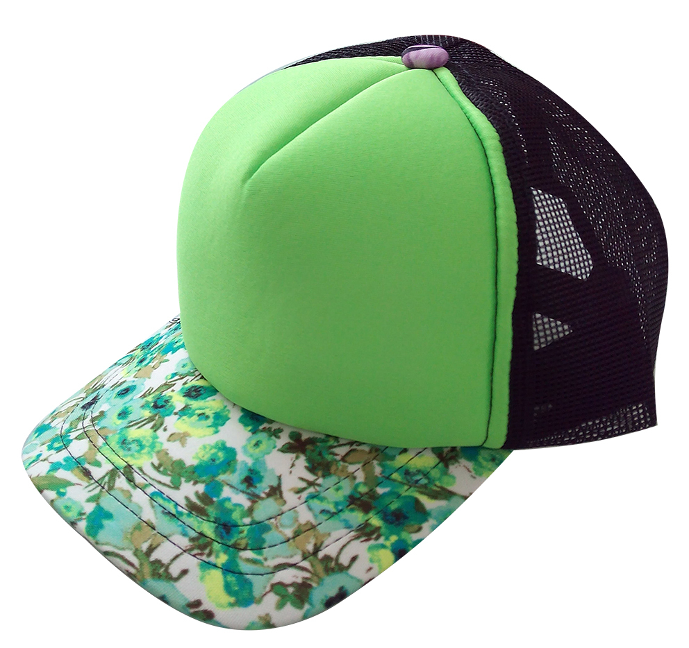 Gorra de malla negra, frente verde neón y visera floreada