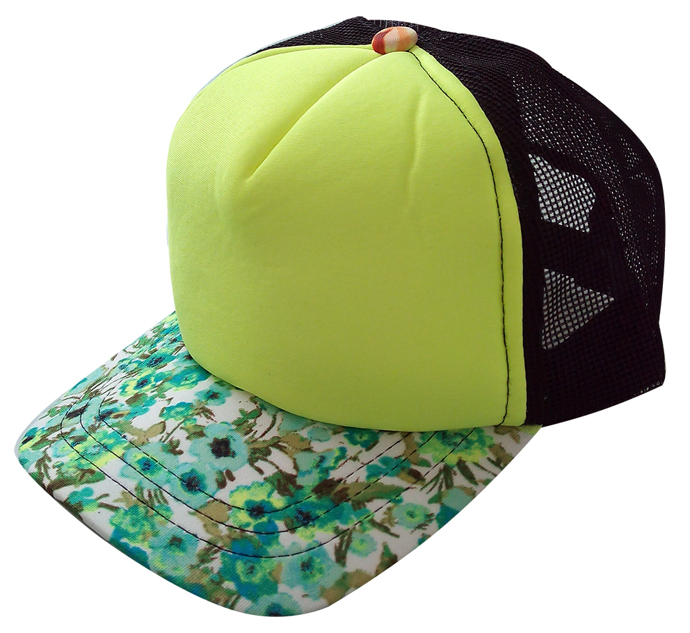 Gorra de malla negra, frente amarillo neón y visera floreada