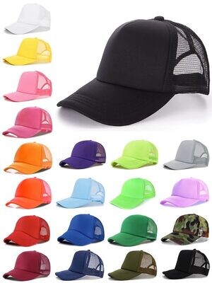 Gorra de malla trucker toda de un solo color.