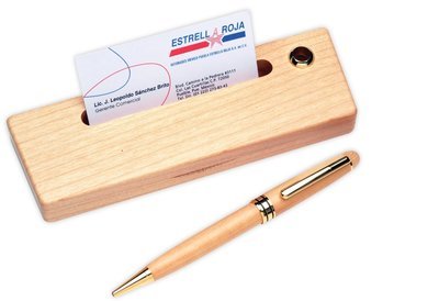 Estuche de madera con ranura y pluma