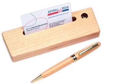Estuche de madera con ranura y pluma