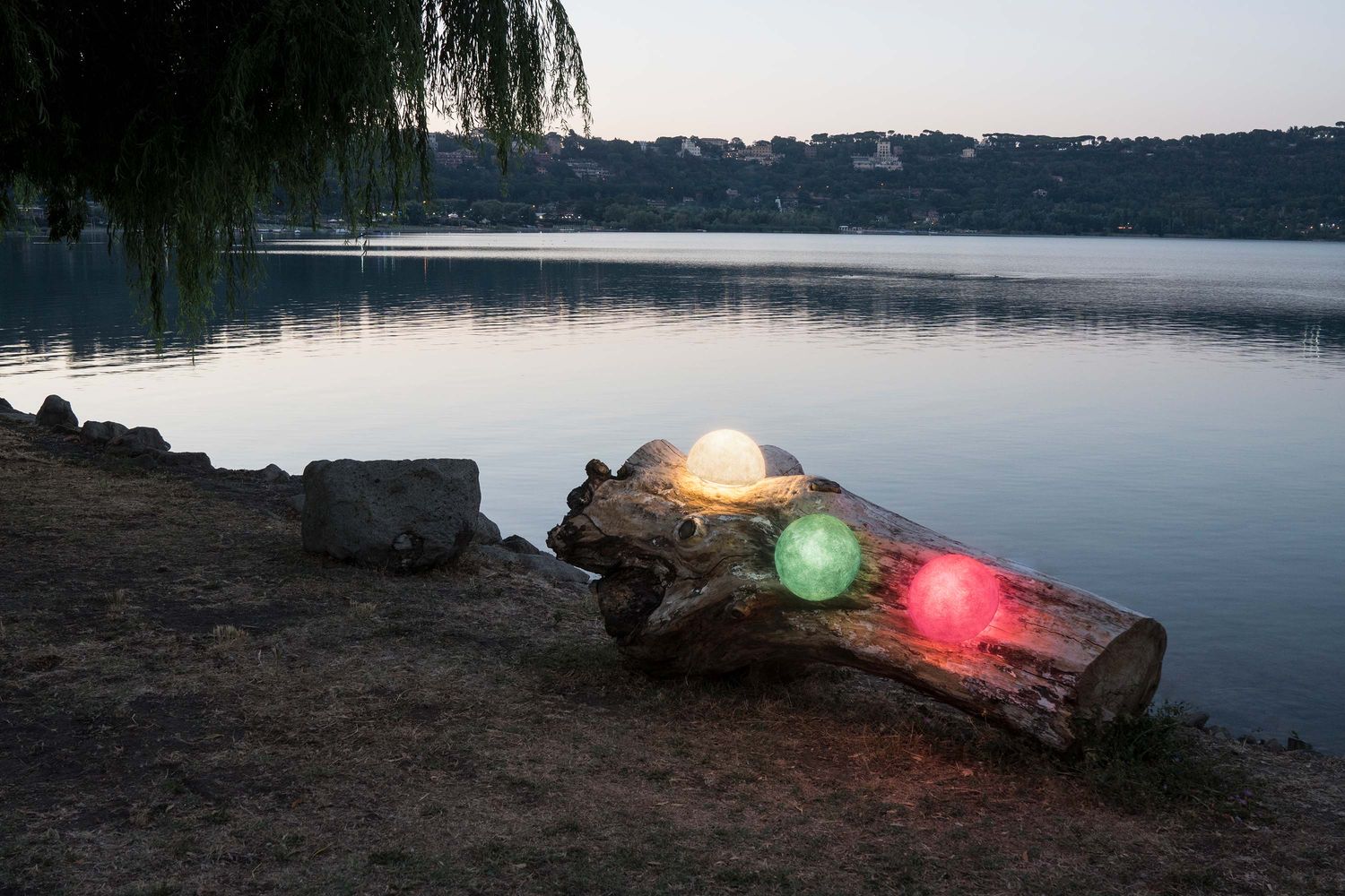 BUTTON OUT Bodenleuchten weiss, IP65, E14 LED 8W, Ø 25 cm, Fiberglass/Laprene, 2700K
