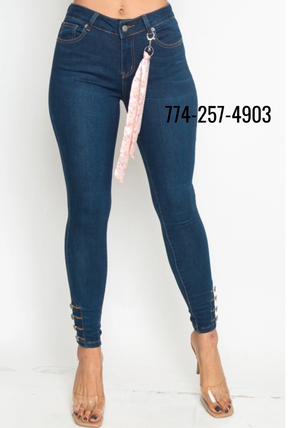 Stretchy jeans with buttons legs
