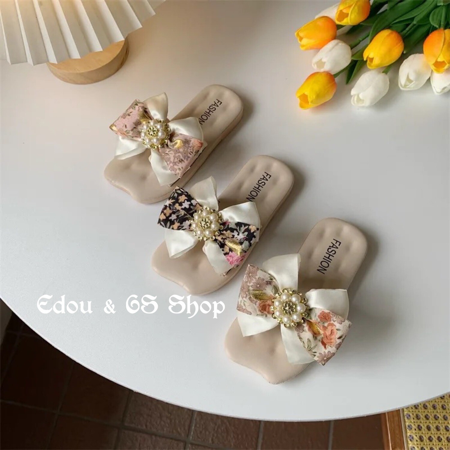 Girls sandals with bows