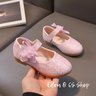 Girl straps shoes