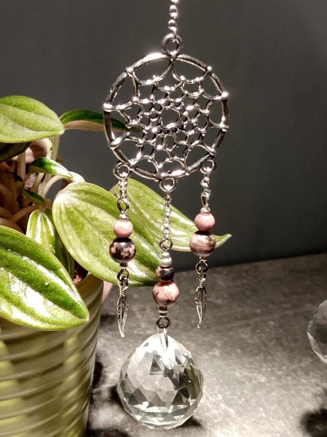 Sun Catcher aus Kristall und Rhodonit