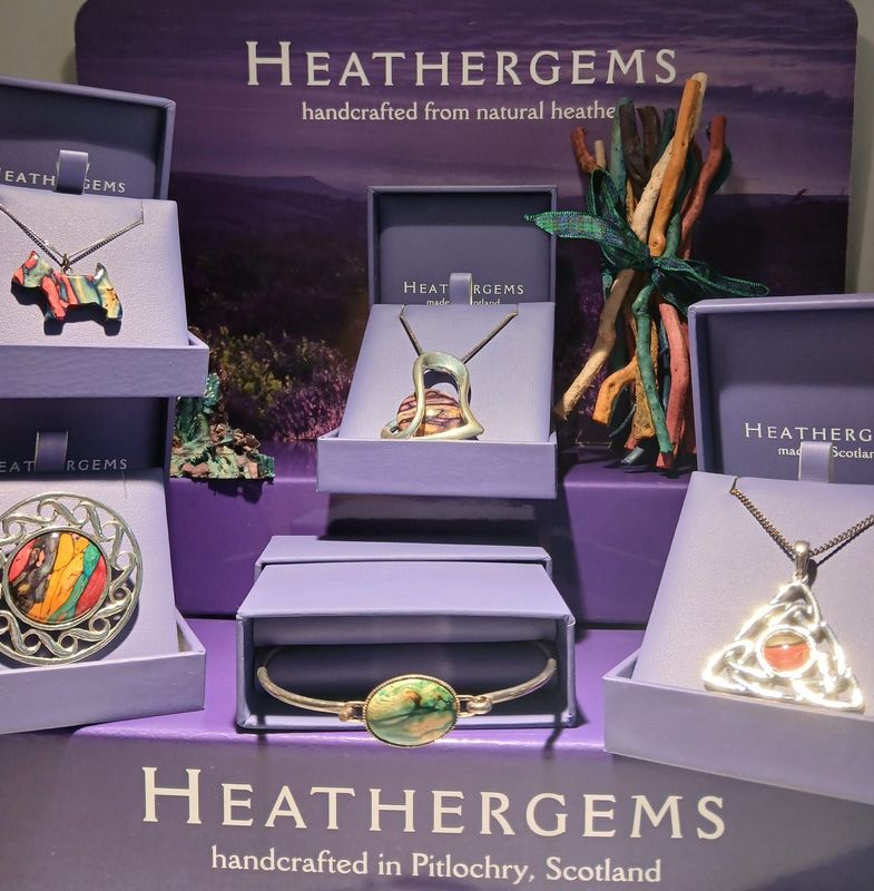 Sterling Silver Heathergems Neuk Triangle Pendant/Anhänger