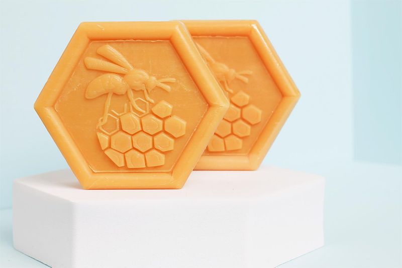 Pflanzenseife mit Gelée Royale Pflanzenseife mit Gelée Royale