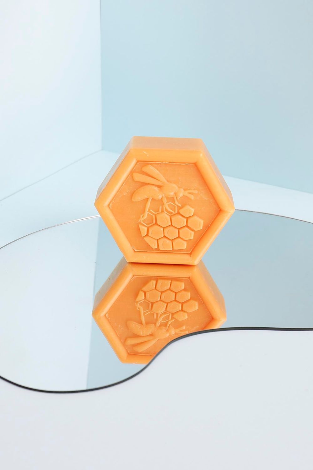 Pflanzenseife mit Bienenwachs Pflanzenseife mit Bienenwachs