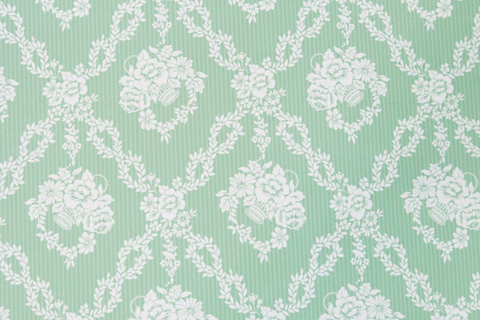 Tana Lawn™ Cotton - Garland Garden Green