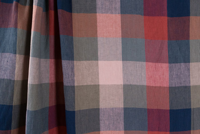 Medium-Weight Linen - Navy &amp; Rose Plaid