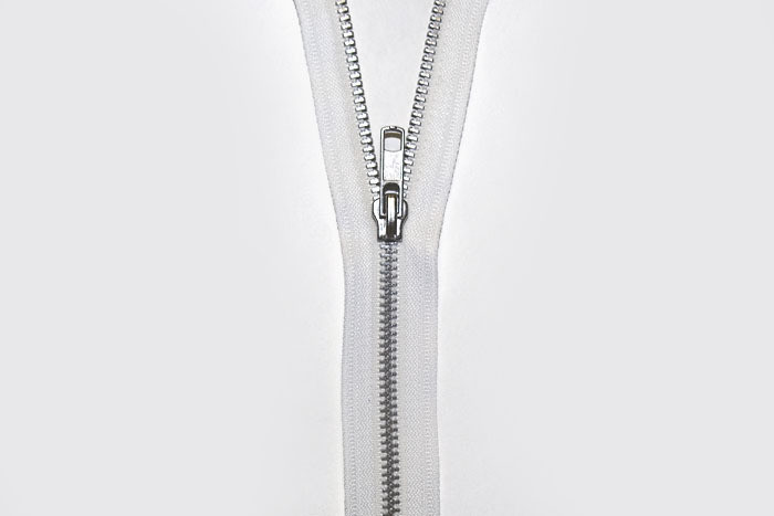 Metal 18" Zipper: White