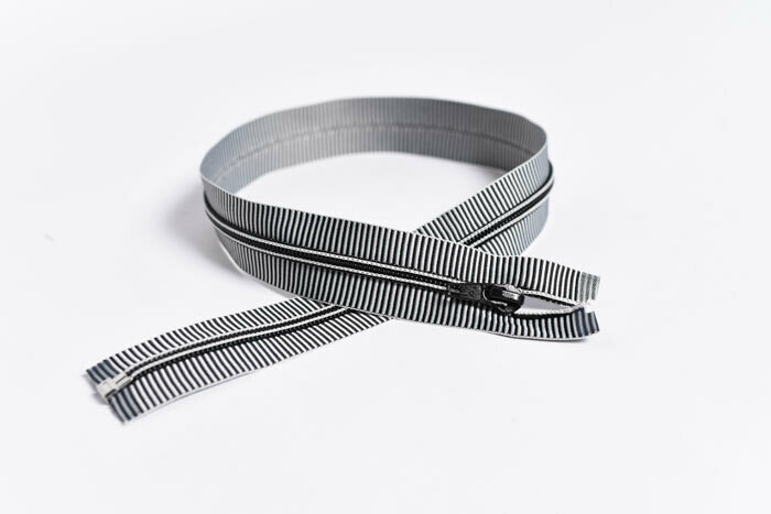 9" Zipper: Black &amp; White