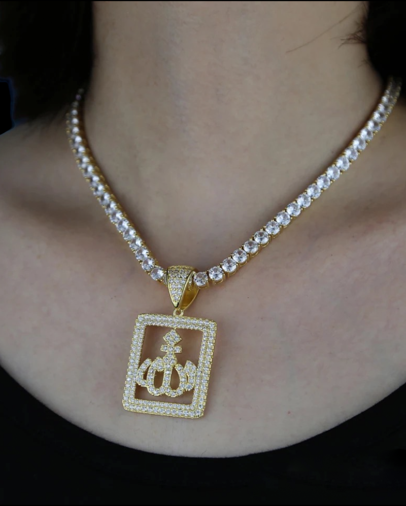 iced out Queen Pendant Chain
