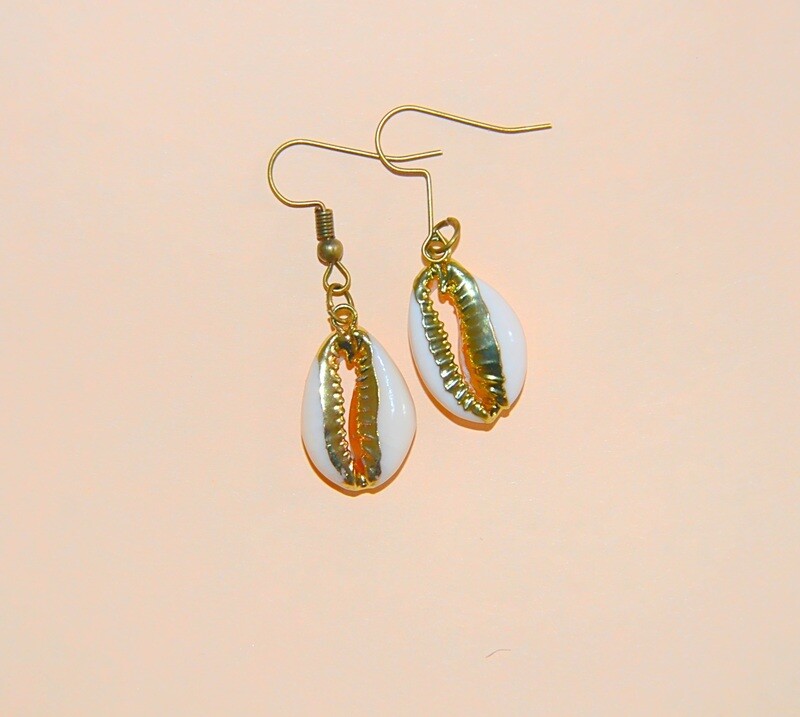 Conches Cowries earrings