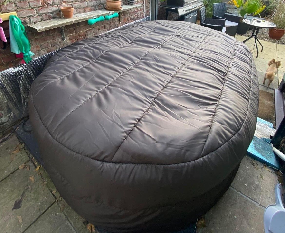 Insulated and all weather hot tub cover (two separate covers) (without zips) (Mauritius Model) Insulated and all weather hot tub cover (two separate covers) (without zips) (Mauritius Model)