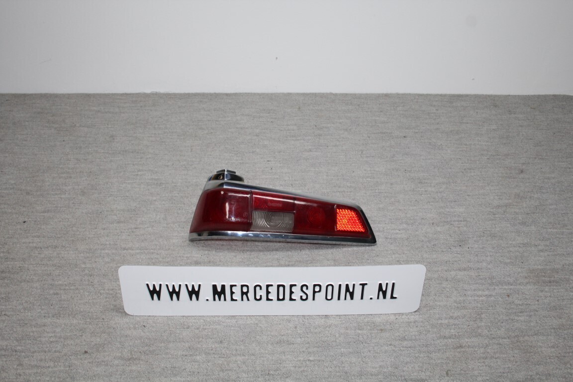 W 110 Achterlicht buitendeel links