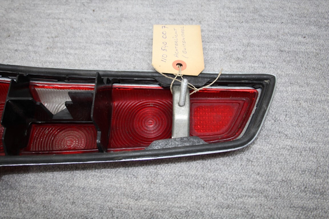 W 110 Achterlicht buitendeel links