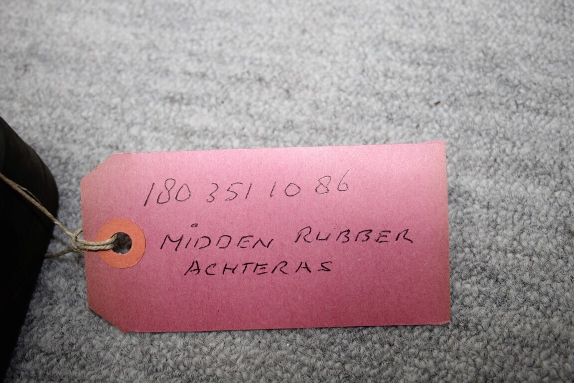 Middenrubber achteras