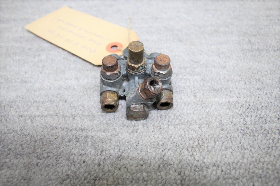 Olieverdeler vooras rechts