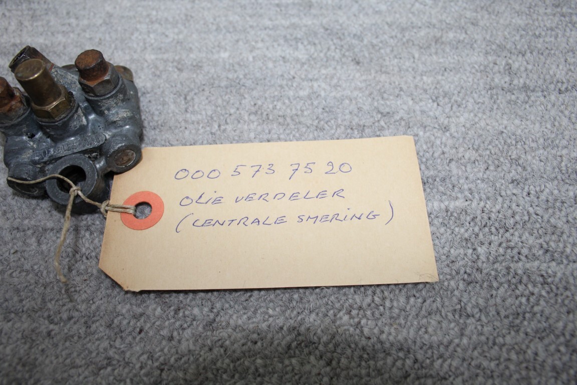 Olieverdeler vooras rechts