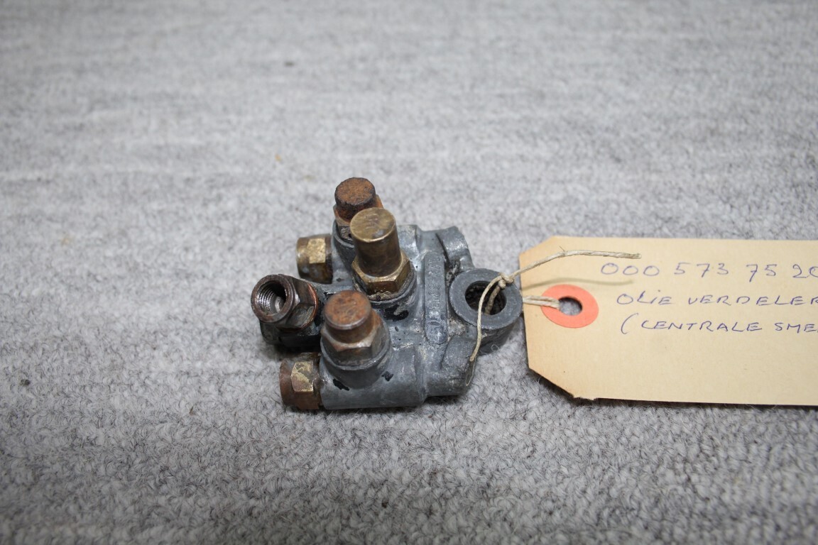 Olieverdeler vooras rechts