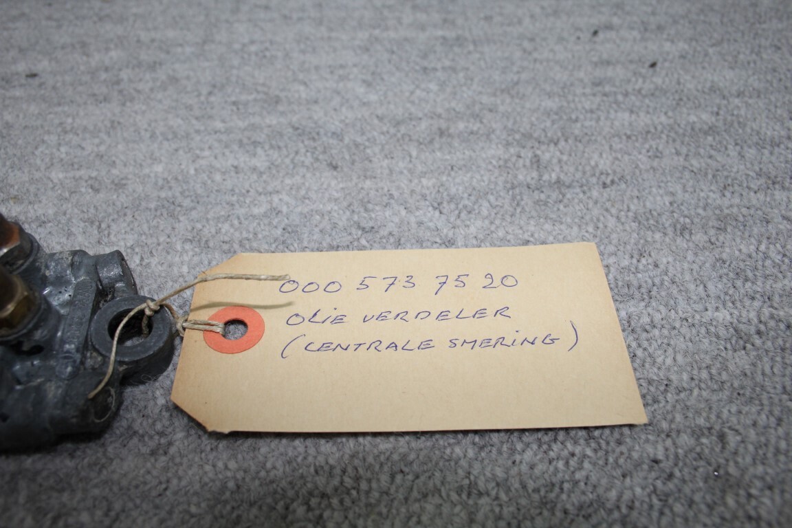 Olieverdeler vooras rechts