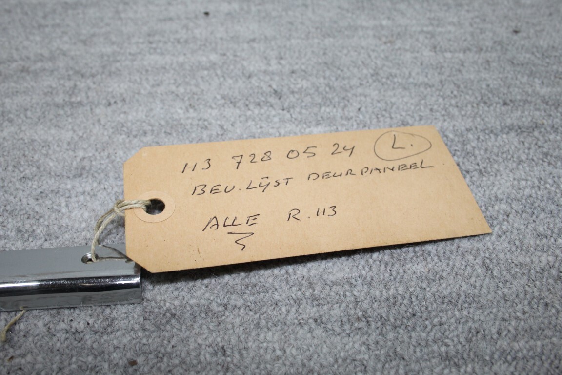 Bevestiging deurpaneel links