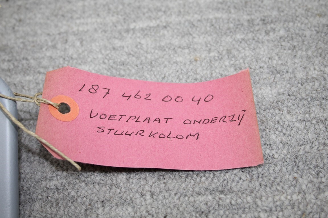 Voetplaat onderzijde stuurkolom