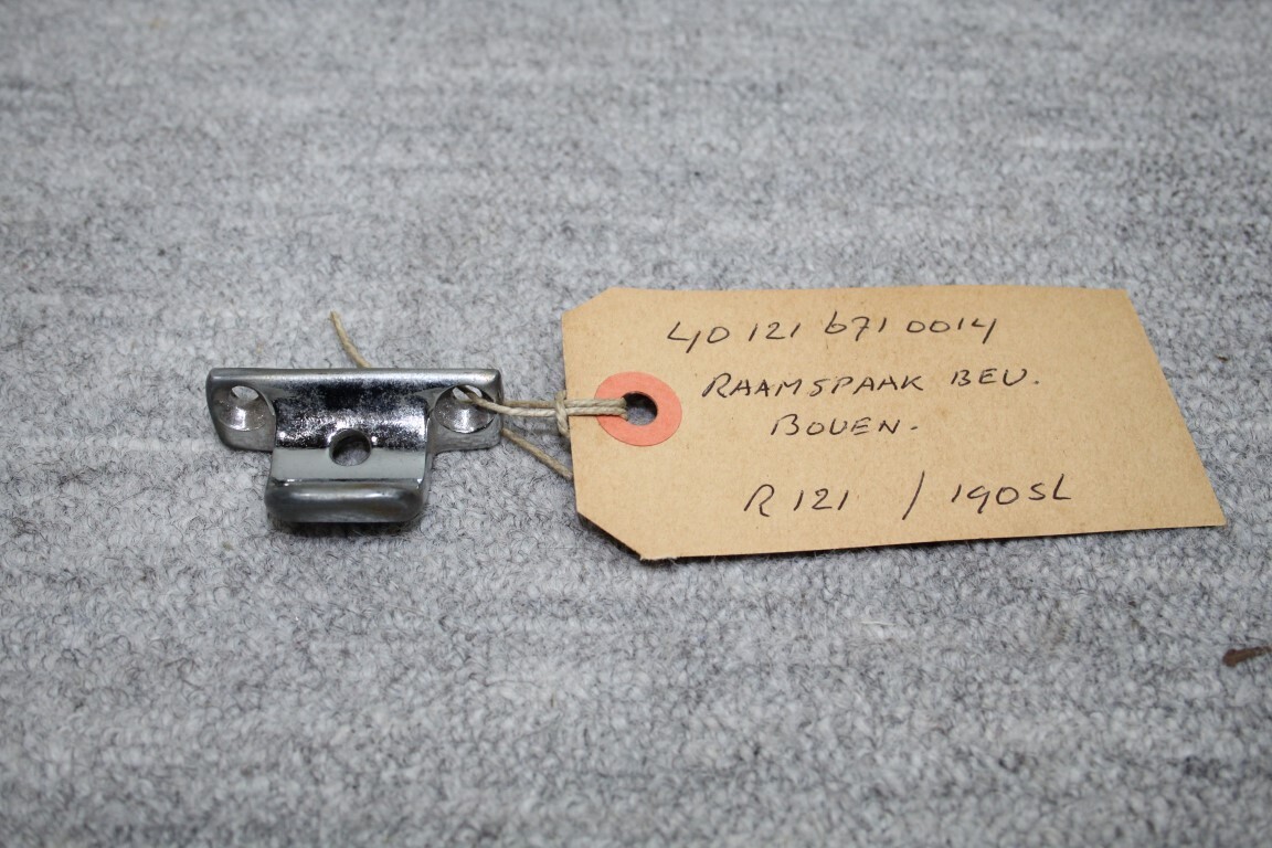 Raamspaak bevestiging boven