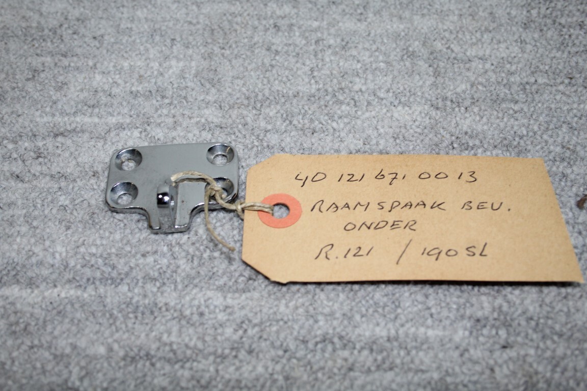 Raamspaak bevestiging boven