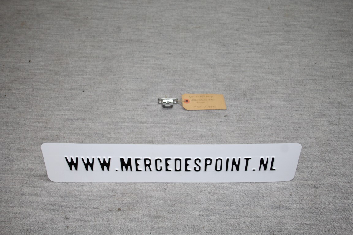 Raamspaak bevestiging boven