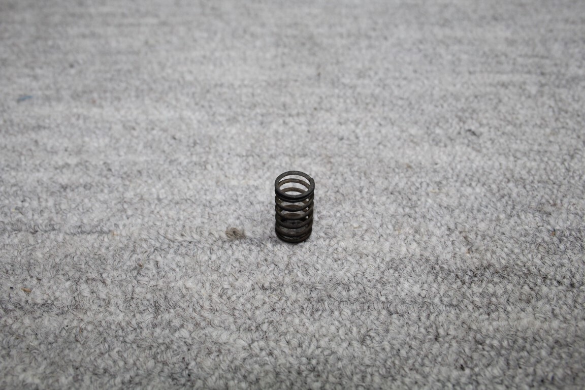 Drukveer voor pal handrem handle