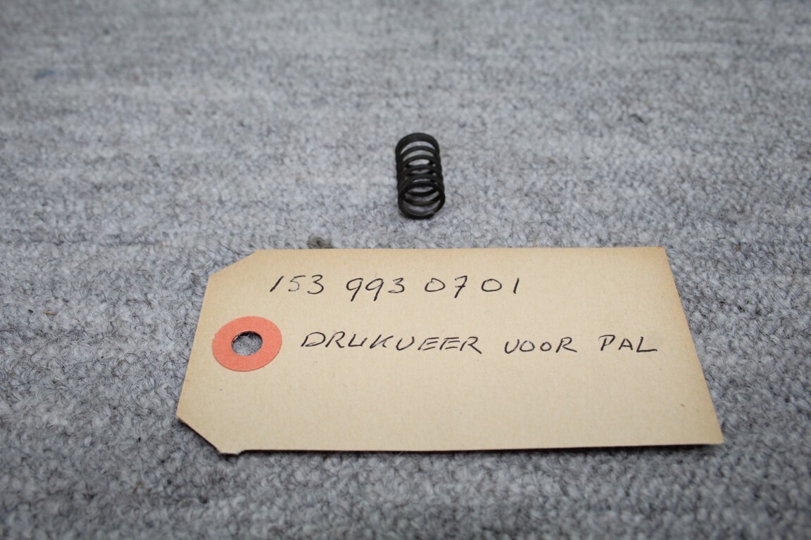 Drukveer voor pal handrem handle