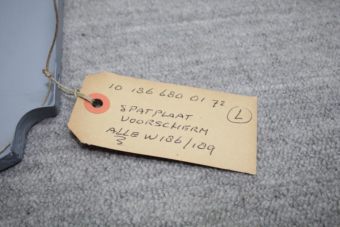 Spatplaat voorscherm links