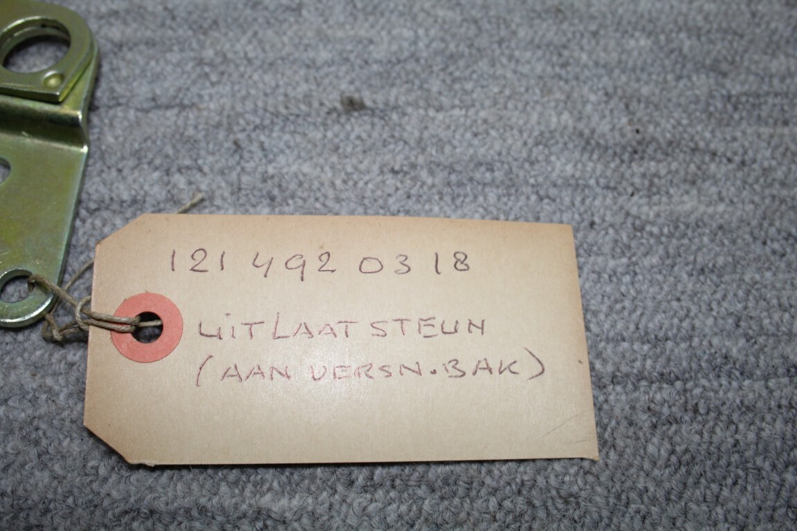 Uitlaatsteun aan versnellingsbak