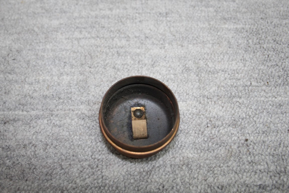 Wielnaafdop met contactveer