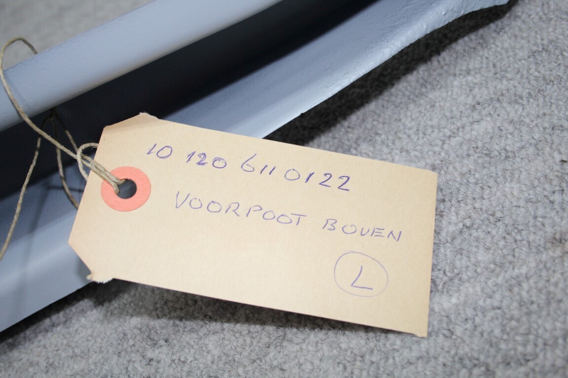 Voorpoot boven links Voorpoot boven links